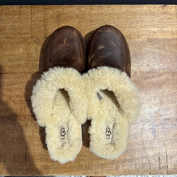 UGG Women’s Brown Wooden Shearling Lined Clogs - Picture 6 of 13